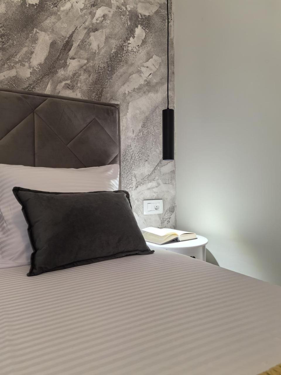 코토르 Sunny Hill - Parking - Fenced Garden - Luxury Loft 아파트 외부 사진