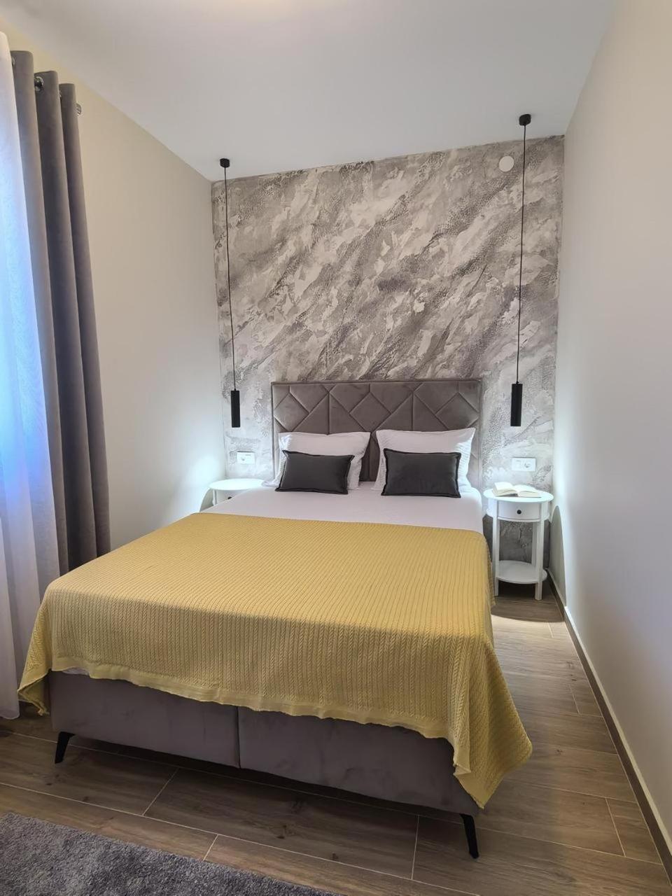 코토르 Sunny Hill - Parking - Fenced Garden - Luxury Loft 아파트 외부 사진