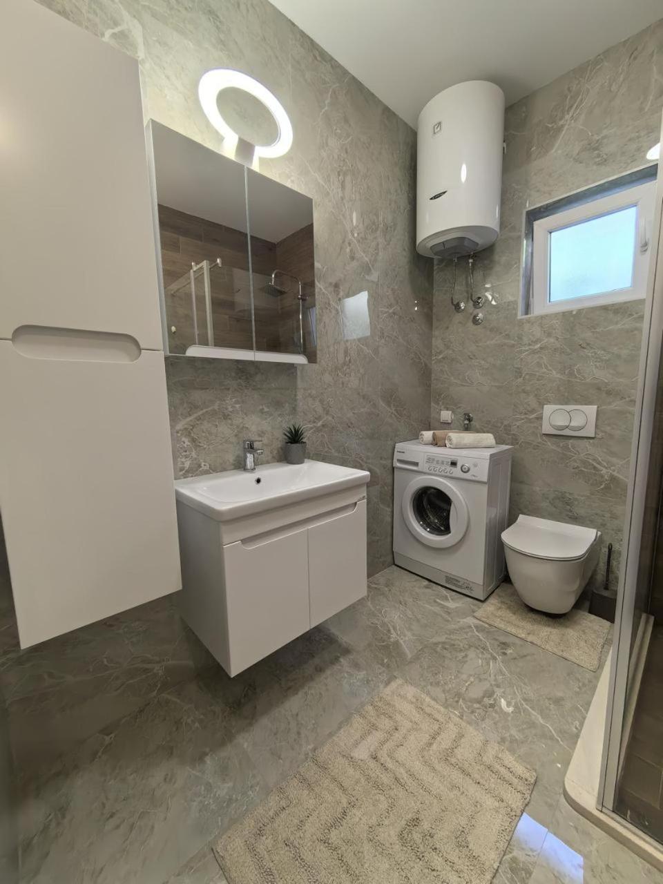 코토르 Sunny Hill - Parking - Fenced Garden - Luxury Loft 아파트 외부 사진