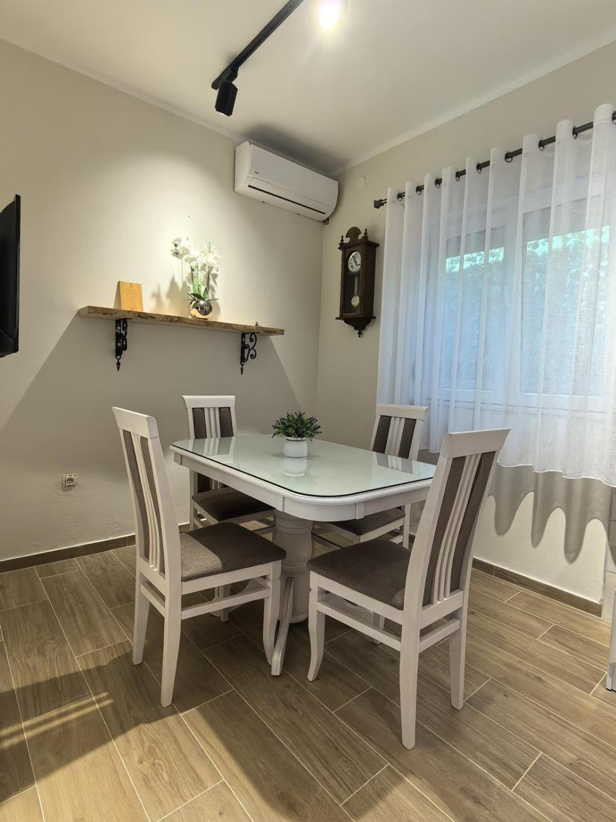 코토르 Sunny Hill - Parking - Fenced Garden - Luxury Loft 아파트 외부 사진