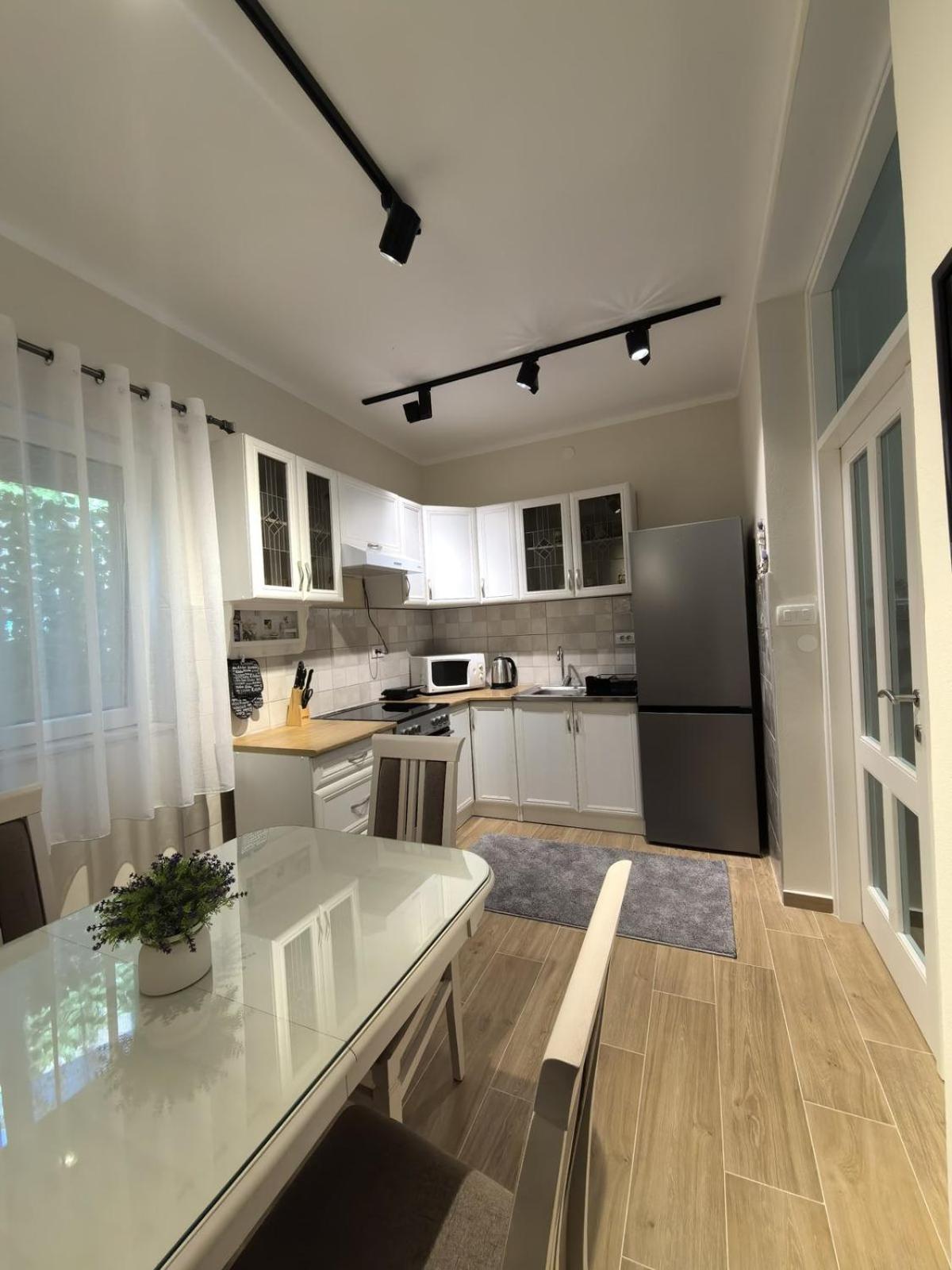 코토르 Sunny Hill - Parking - Fenced Garden - Luxury Loft 아파트 외부 사진