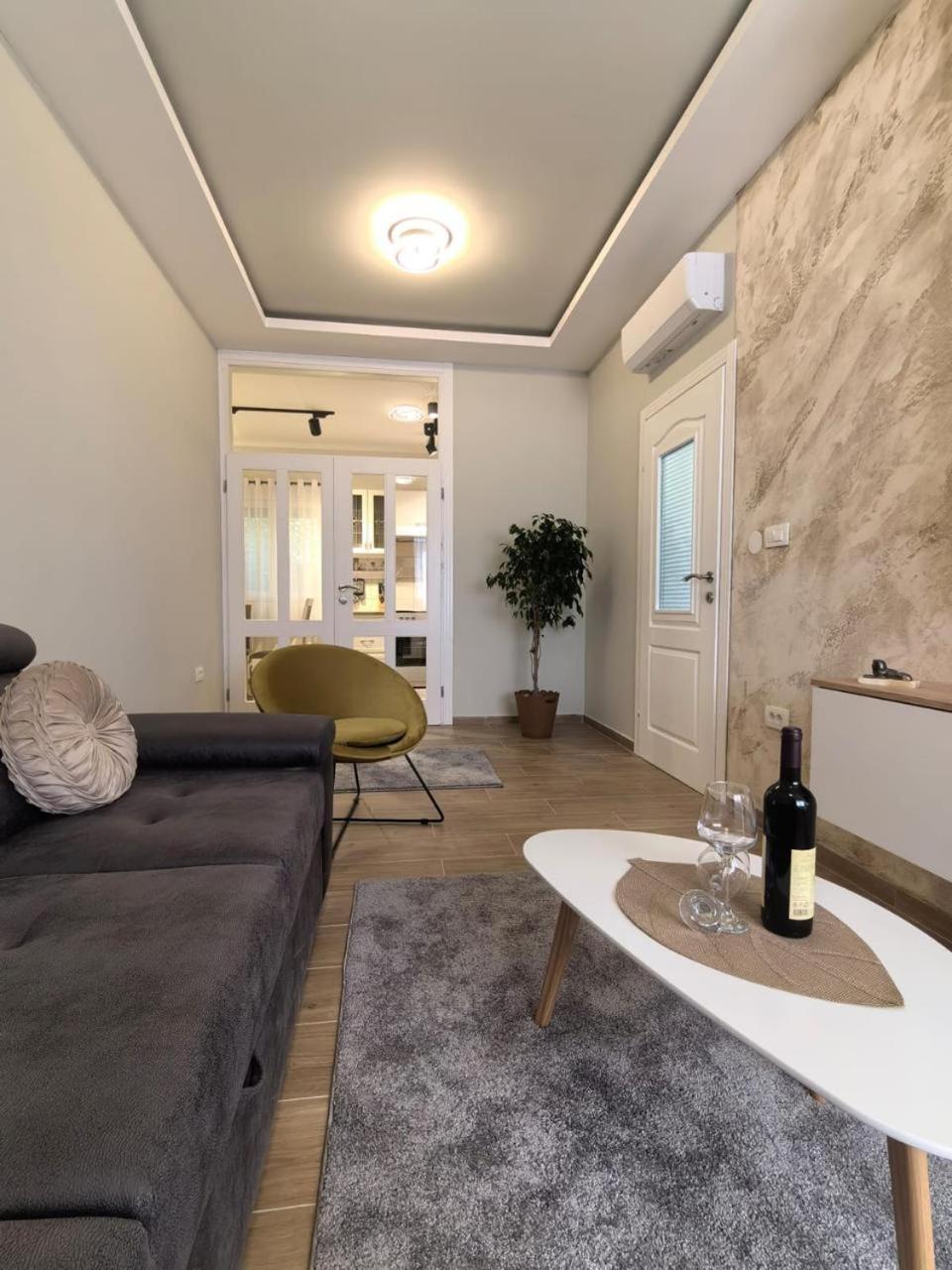 코토르 Sunny Hill - Parking - Fenced Garden - Luxury Loft 아파트 외부 사진