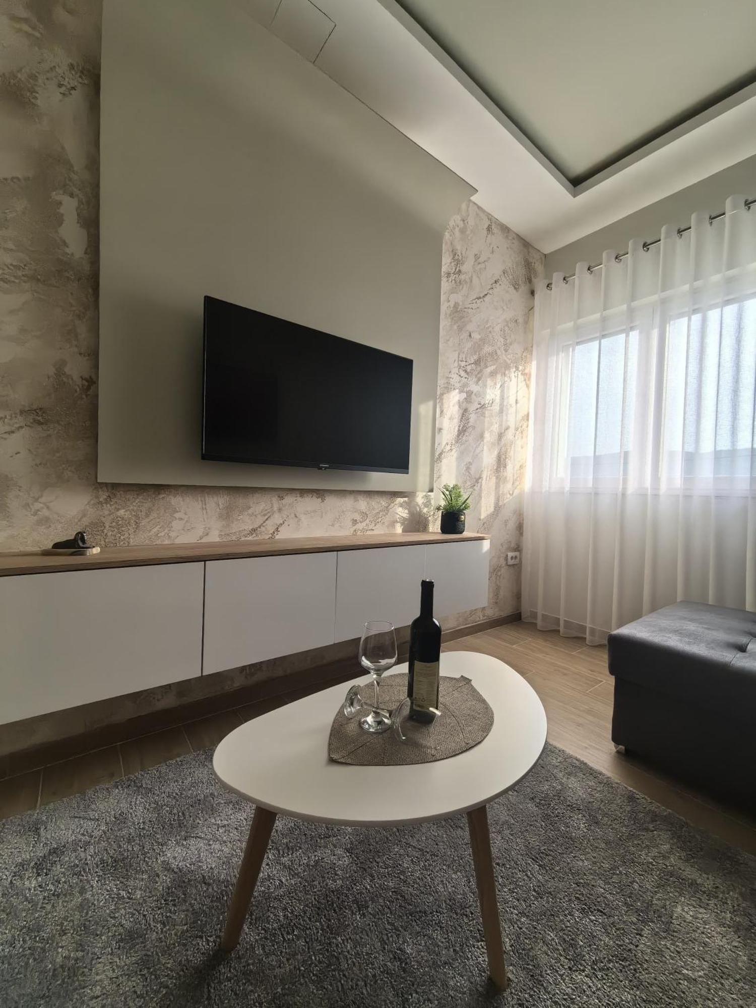 코토르 Sunny Hill - Parking - Fenced Garden - Luxury Loft 아파트 외부 사진